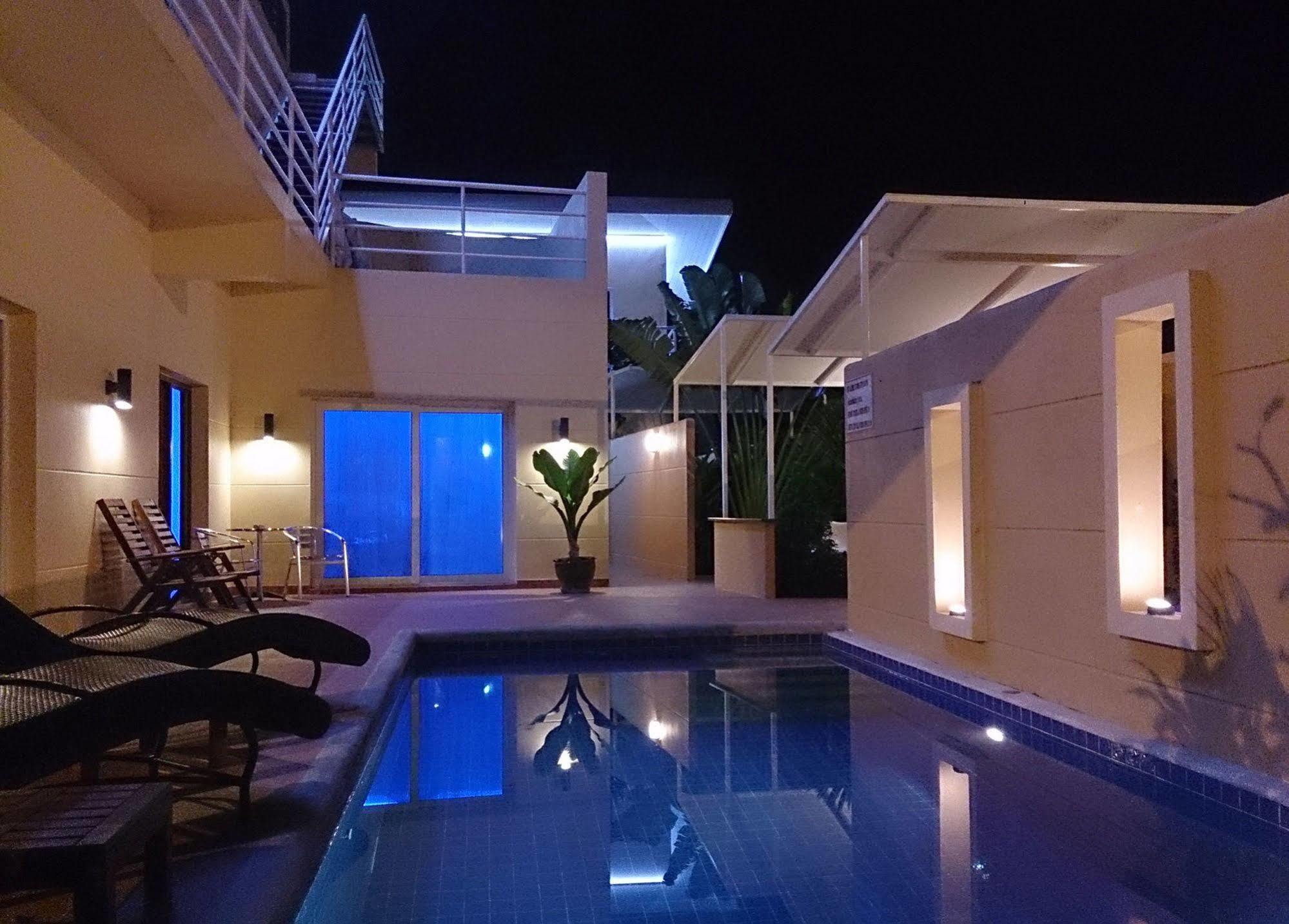 Gp Rooms Pool Guesthouse Pattaya Exteriör bild