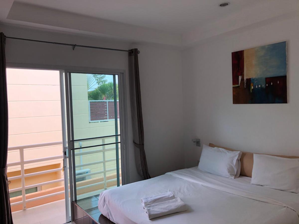 Gp Rooms Pool Guesthouse Pattaya Exteriör bild